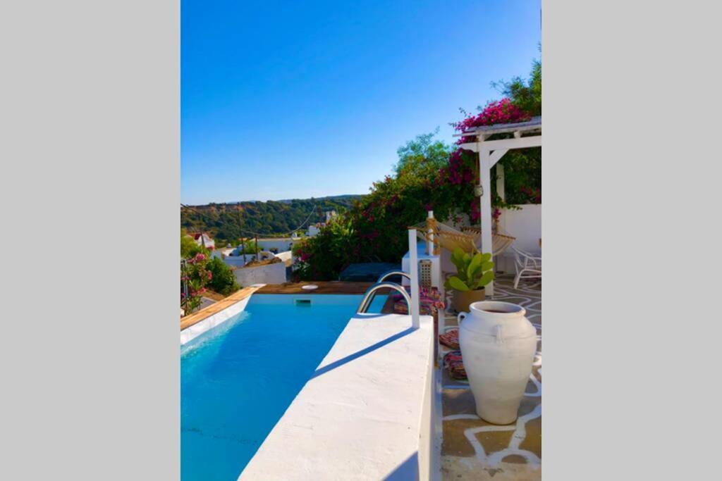 The Summer Pink House Lakhania Bagian luar foto
