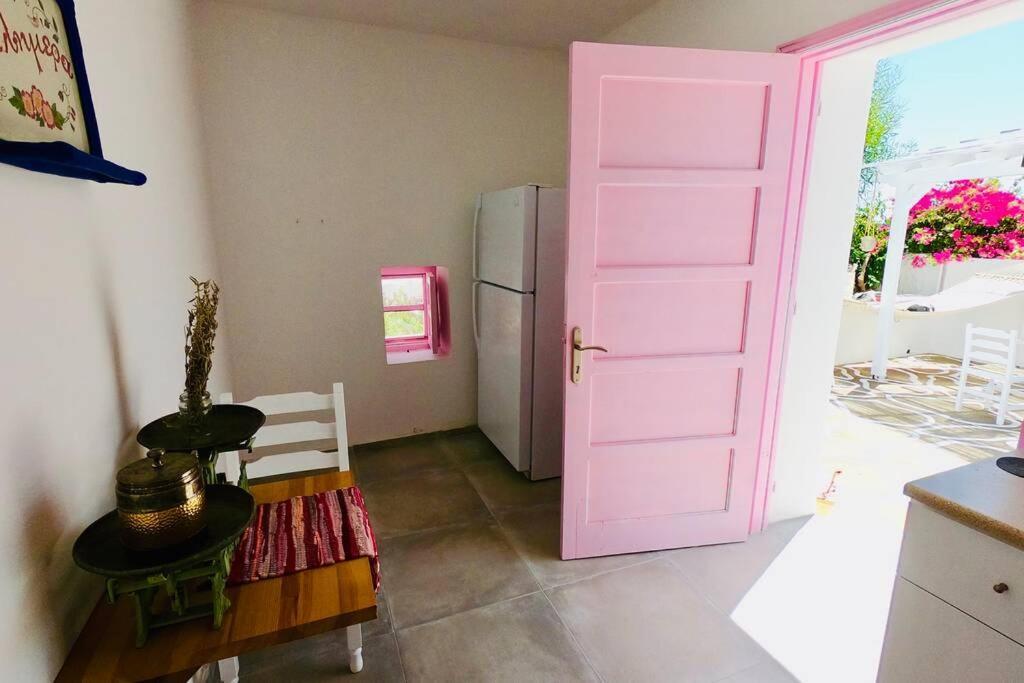 The Summer Pink House Lakhania Bagian luar foto